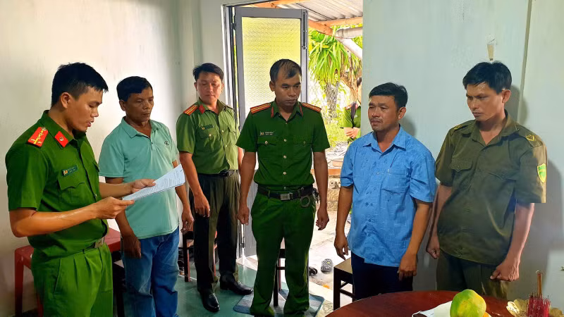  Để xảy ra phá rừng, khai thác cát trái phép ba cán bộ lãnh án tù -0