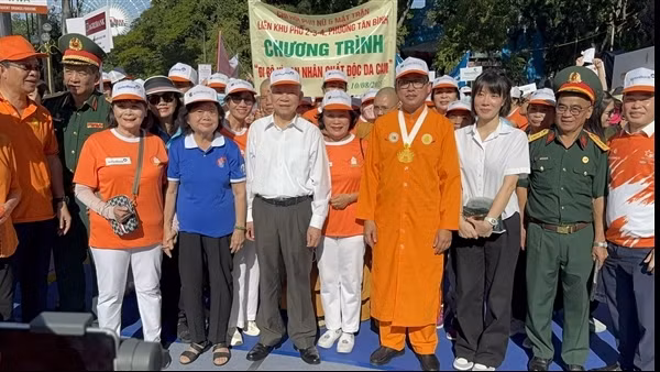 Hơn 5.000 người đi bộ “Vì&nbsp;nạn nhân chất độc da cam/dioxin”