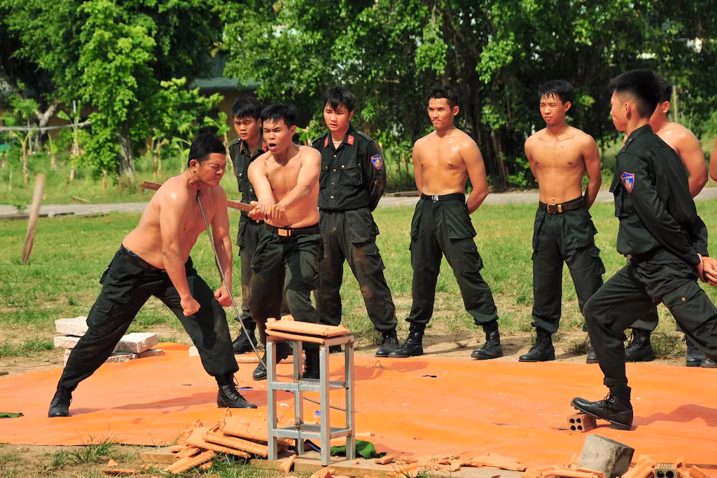 Mãn nhãn màn trình diễn của Cảnh sát cơ động Công an Đồng Tháp -0