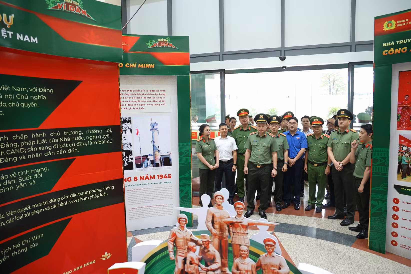 Công an TP Hồ Chí Minh - Tiếp bước truyền thống anh hùng -2