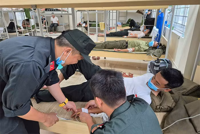 Những bác sĩ trên thao trường A80 -0