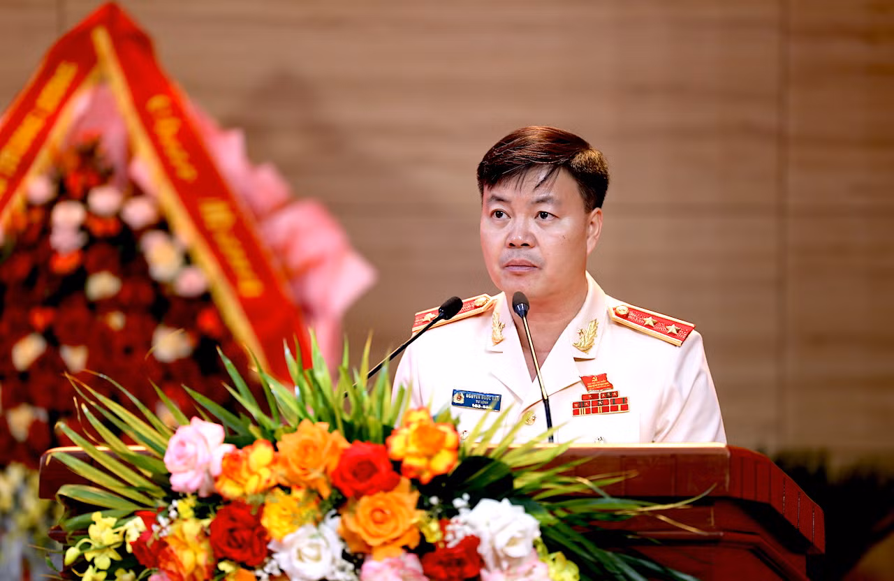 Cảnh sát cơ động phải là 