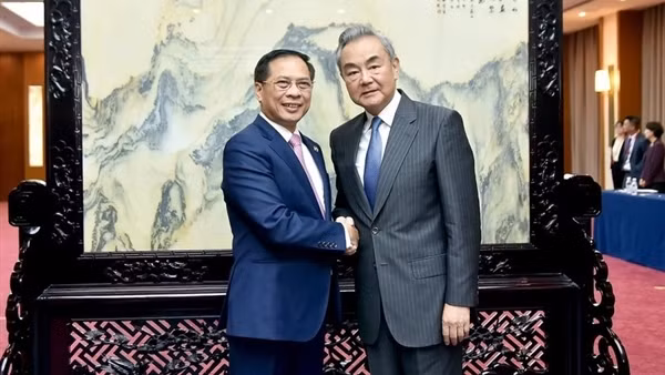 Phó Thủ tướng Bùi Thanh Sơn hội đàm với Bộ trưởng Ngoại giao Trung Quốc