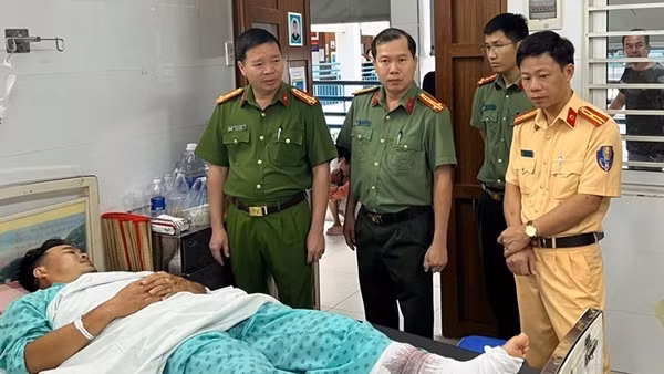 Xử lý nghiêm đối tượng lái xe tông cán bộ CSGT gãy chân