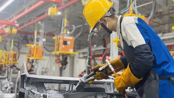 Thủ tướng yêu cầu năm 2025 phấn đấu tăng trưởng kinh tế ở mức hai con số