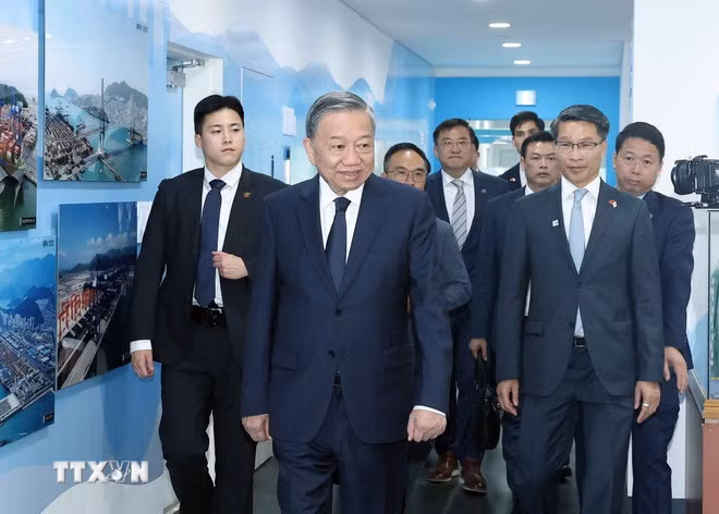 Tổng Bí thư thăm Cảng Busan, thúc đẩy hợp tác phát triển cảng biển hiện đại -0