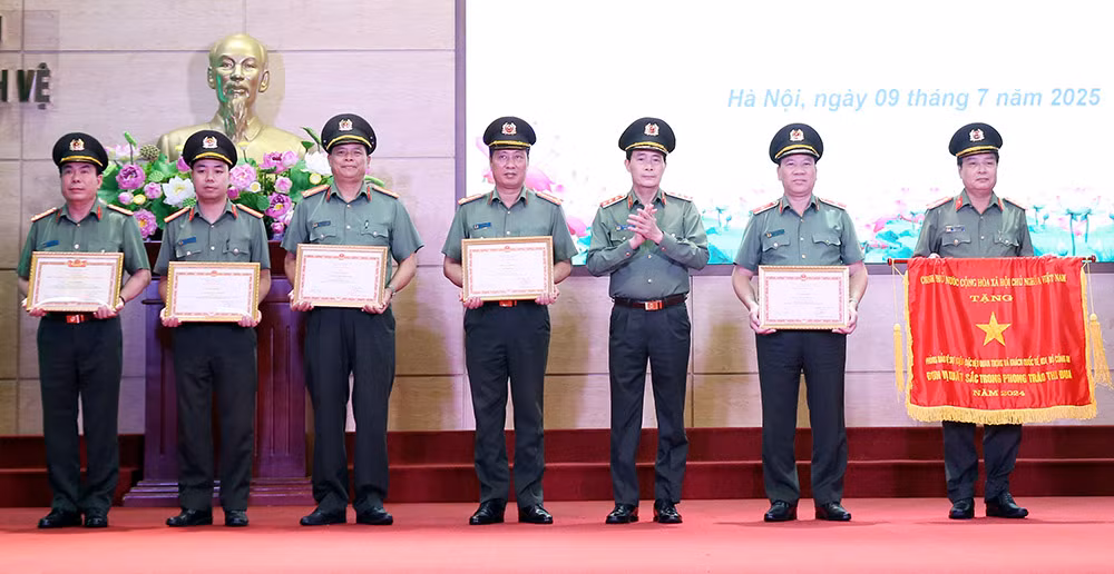 Trang 9 - Những chiến công thầm lặng tô thắm trang sử vàng -1