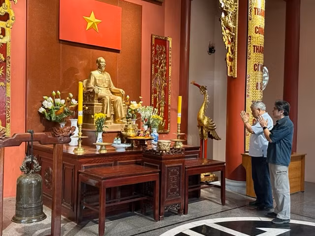 Nam Lào ký sự -0