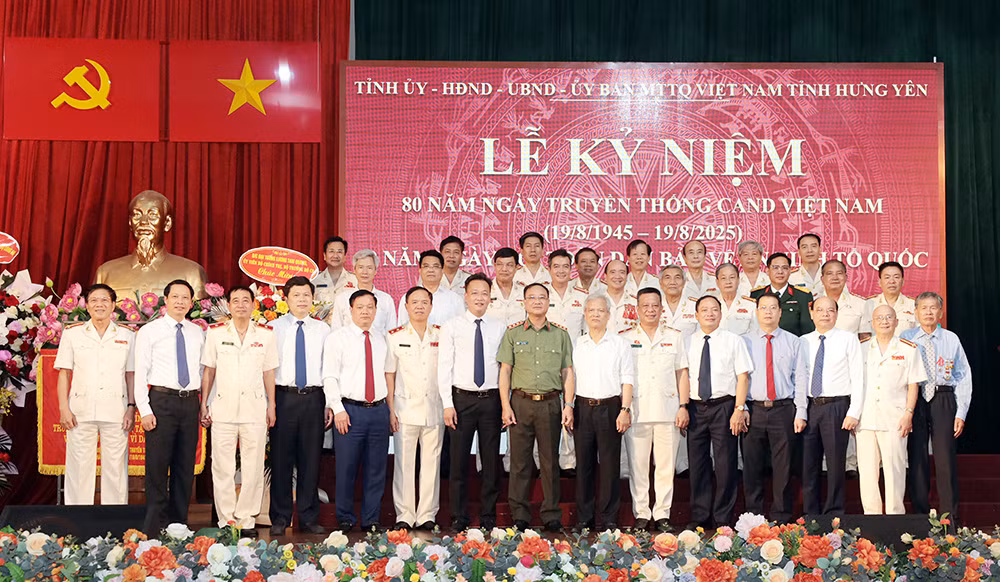 Tỉnh Hưng Yên long trọng kỷ niệm 80 năm ngày truyền thống lực lượng CAND -0