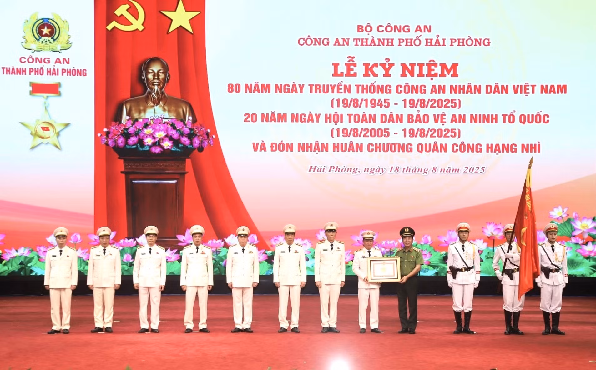 Thứ trưởng Trần Quốc Tỏ trao Huân chương quân công hạng Nhì tặng Công an TP Hải Phòng -0