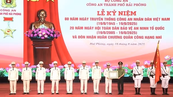 Công an TP Hải Phòng đón nhận Huân chương quân công hạng Nhì