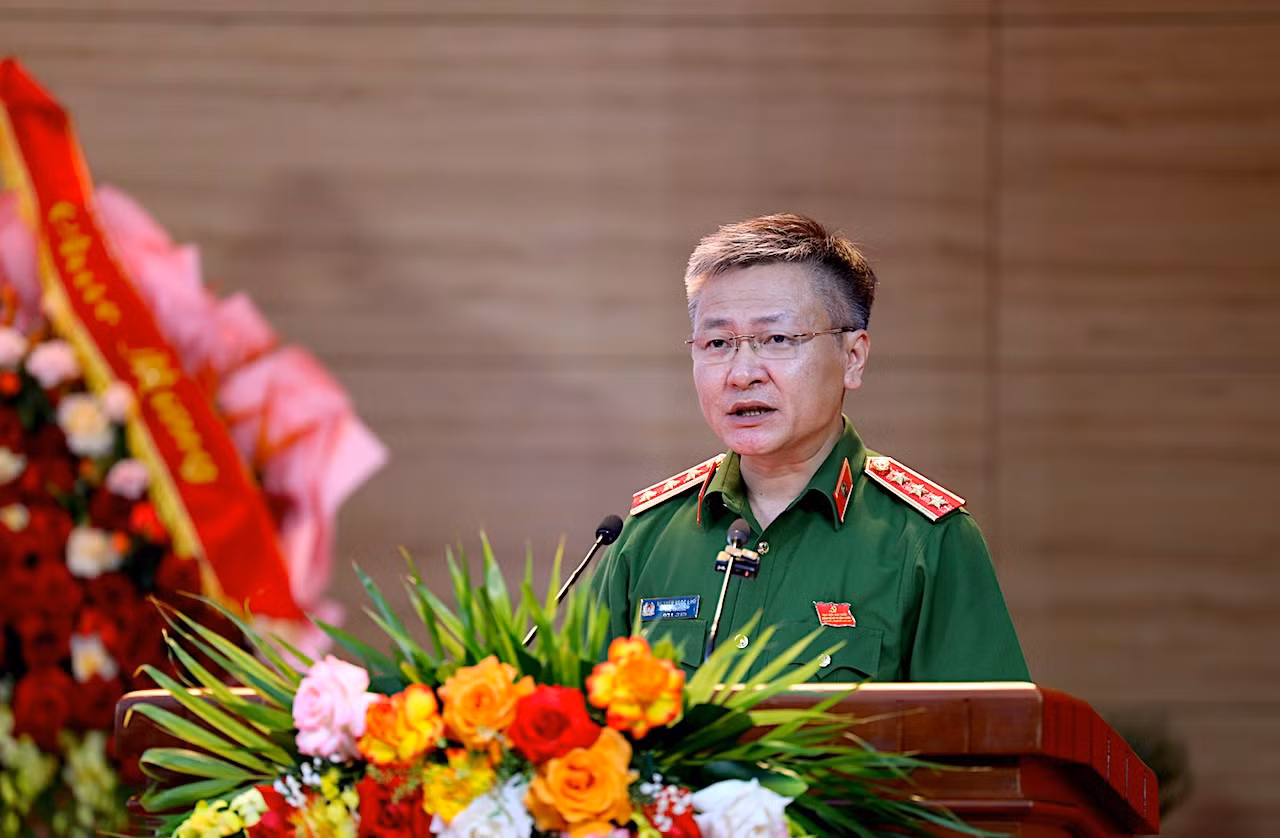Cảnh sát cơ động phải là 