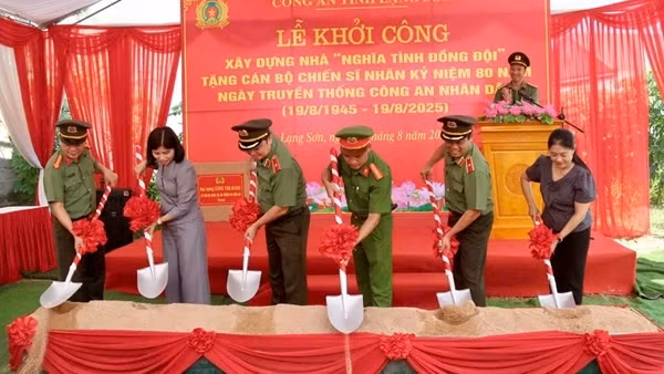 Lạng Sơn: Khởi công xây nhà “nghĩa tình đồng đội” cho cán bộ Công an xã khó khăn về nhà ở