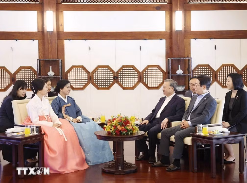 Tổng Bí thư Tô Lâm và Phu nhân Ngô Phương Ly thưởng trà tại Nhà Xanh -0