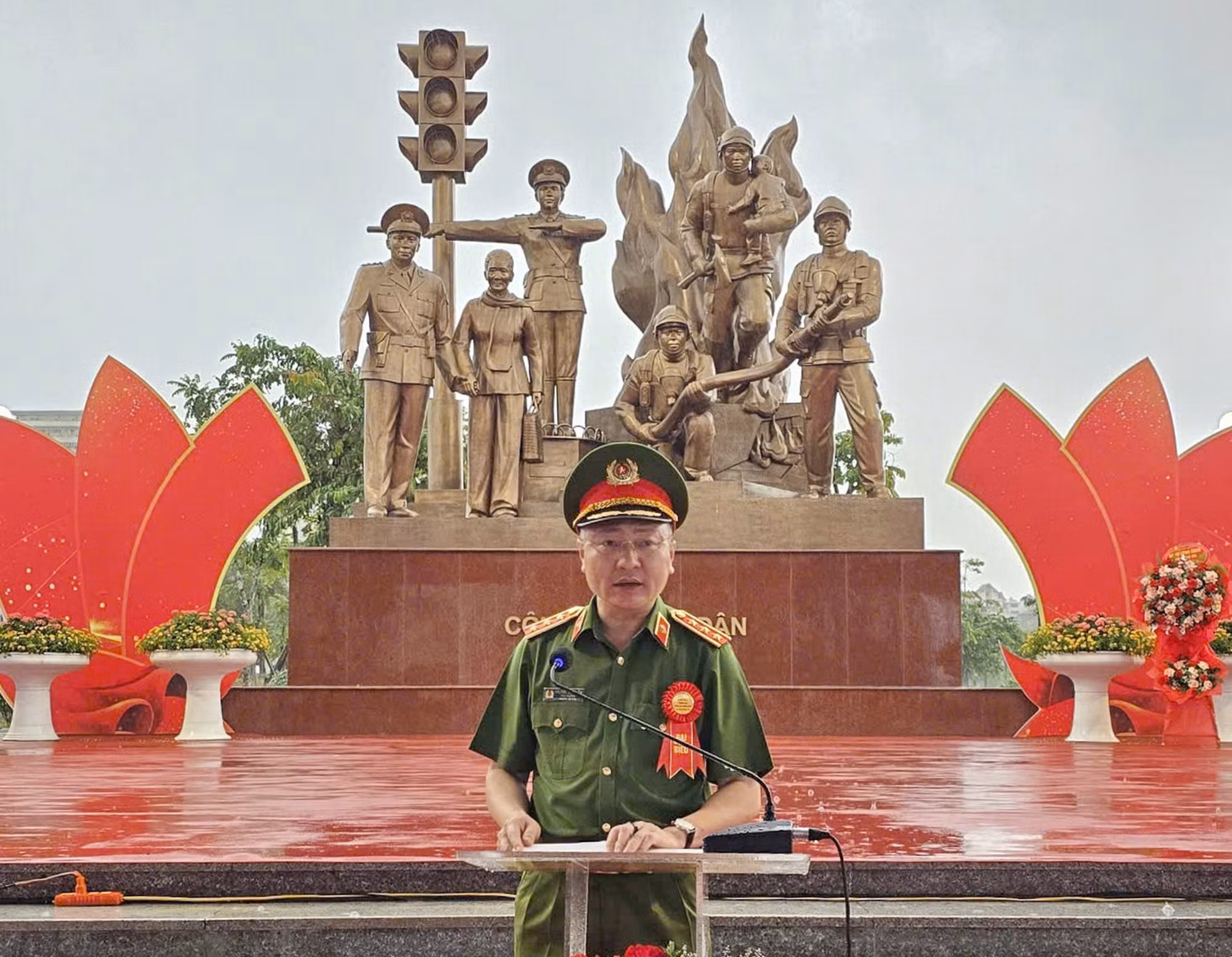 Quảng Ninh: Khánh thành Tượng đài “Công an Nhân dân vì dân phục vụ” -0