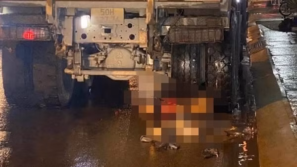 Nghi trượt nắp cống trong mưa, nam sinh viên bị xe ben kéo đi hàng trăm mét