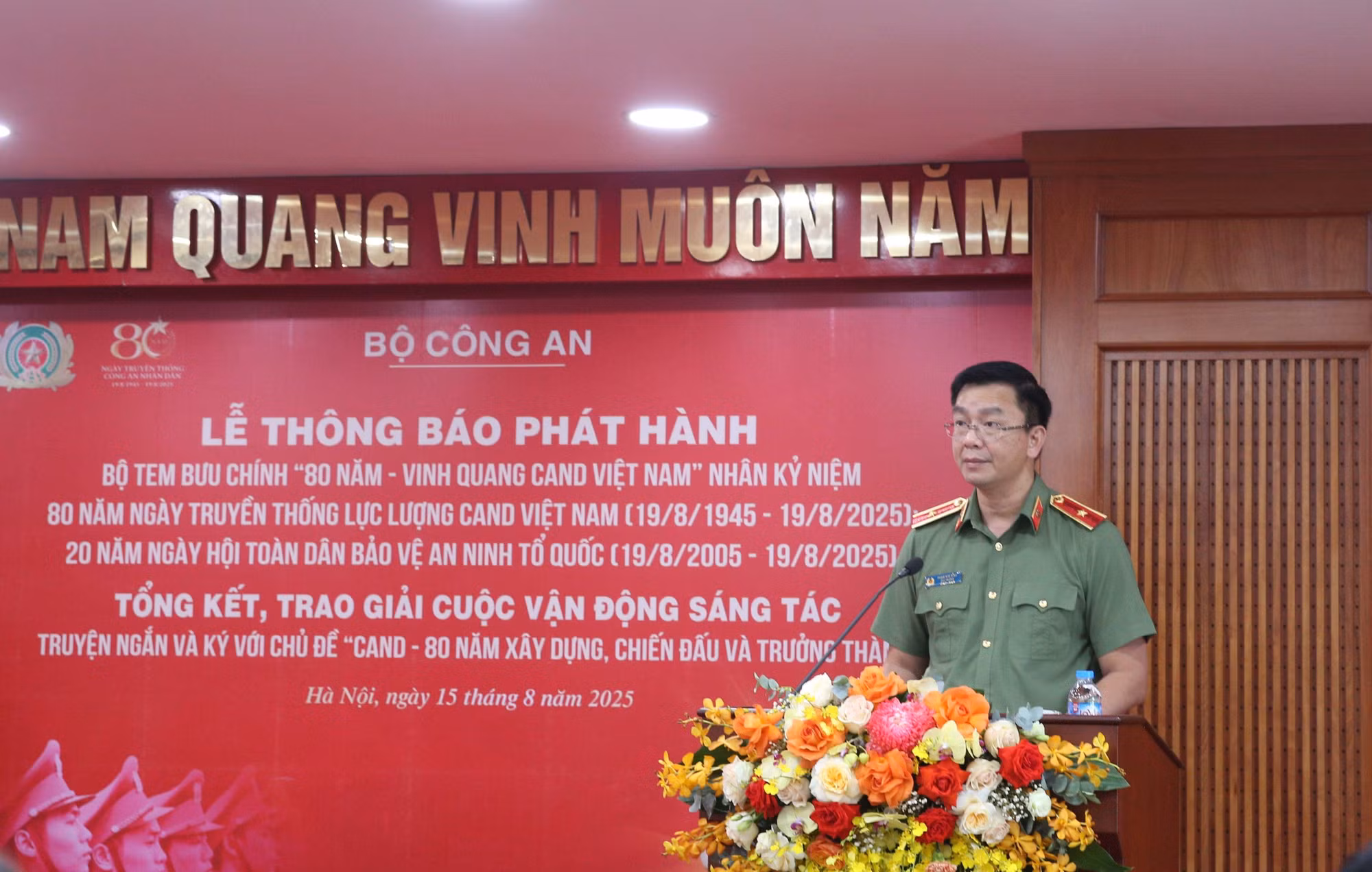 Phát hành bộ tem bưu chính chủ đề “80 năm – Vinh quang CAND Việt Nam” -0