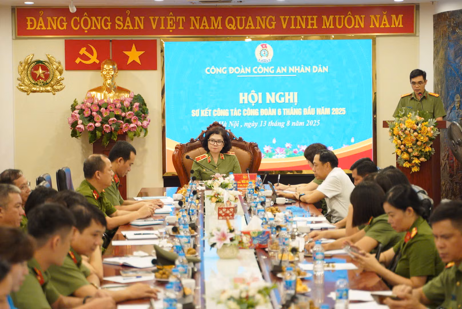Gần 25.000 đoàn viên, lao động và hơn 5.000 gia đình chính sách được Công đoàn CAND chăm lo dịp Tết -0