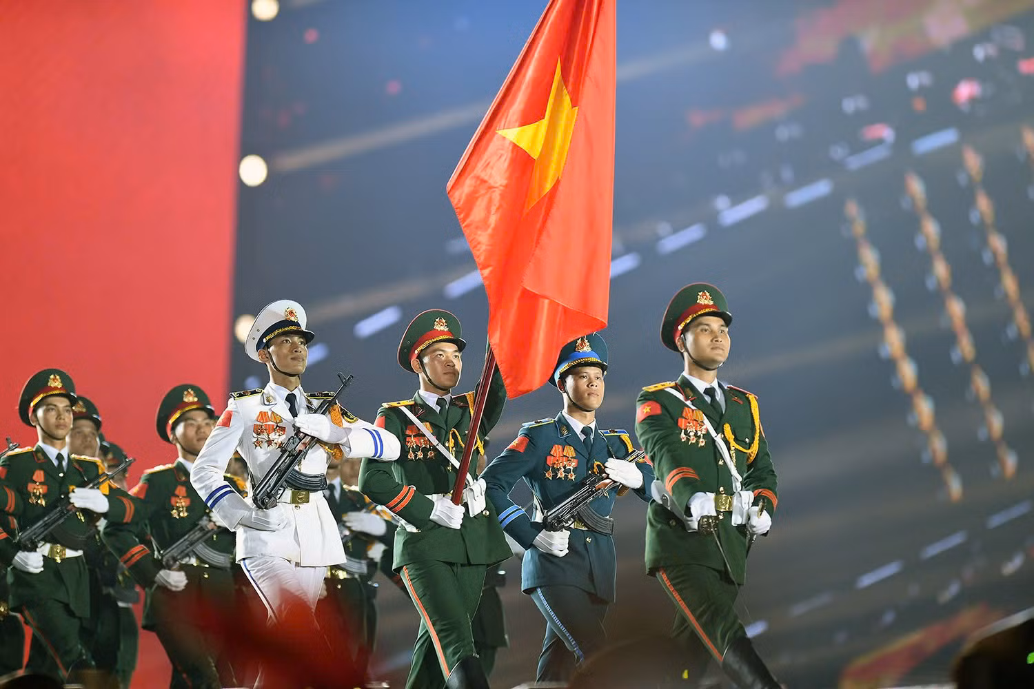 Hơn 50.000 khán giả bùng nổ với Chương trình “TỔ QUỐC TRONG TIM -0