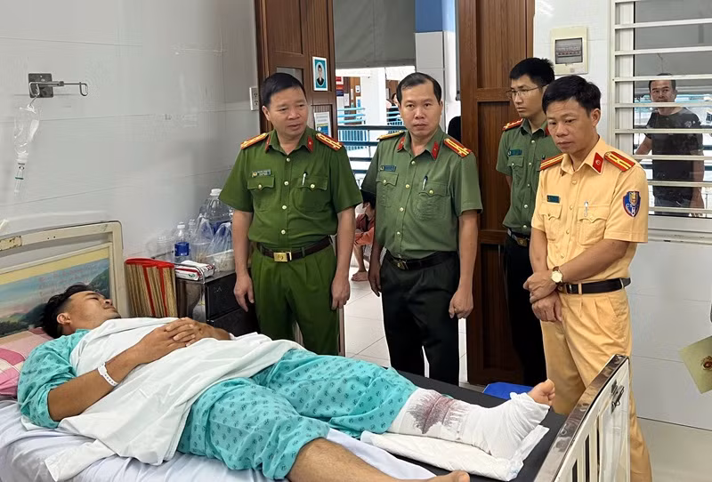 Xử lý nghiêm đối tượng lái xe tông cán bộ CSGT gãy chân -0