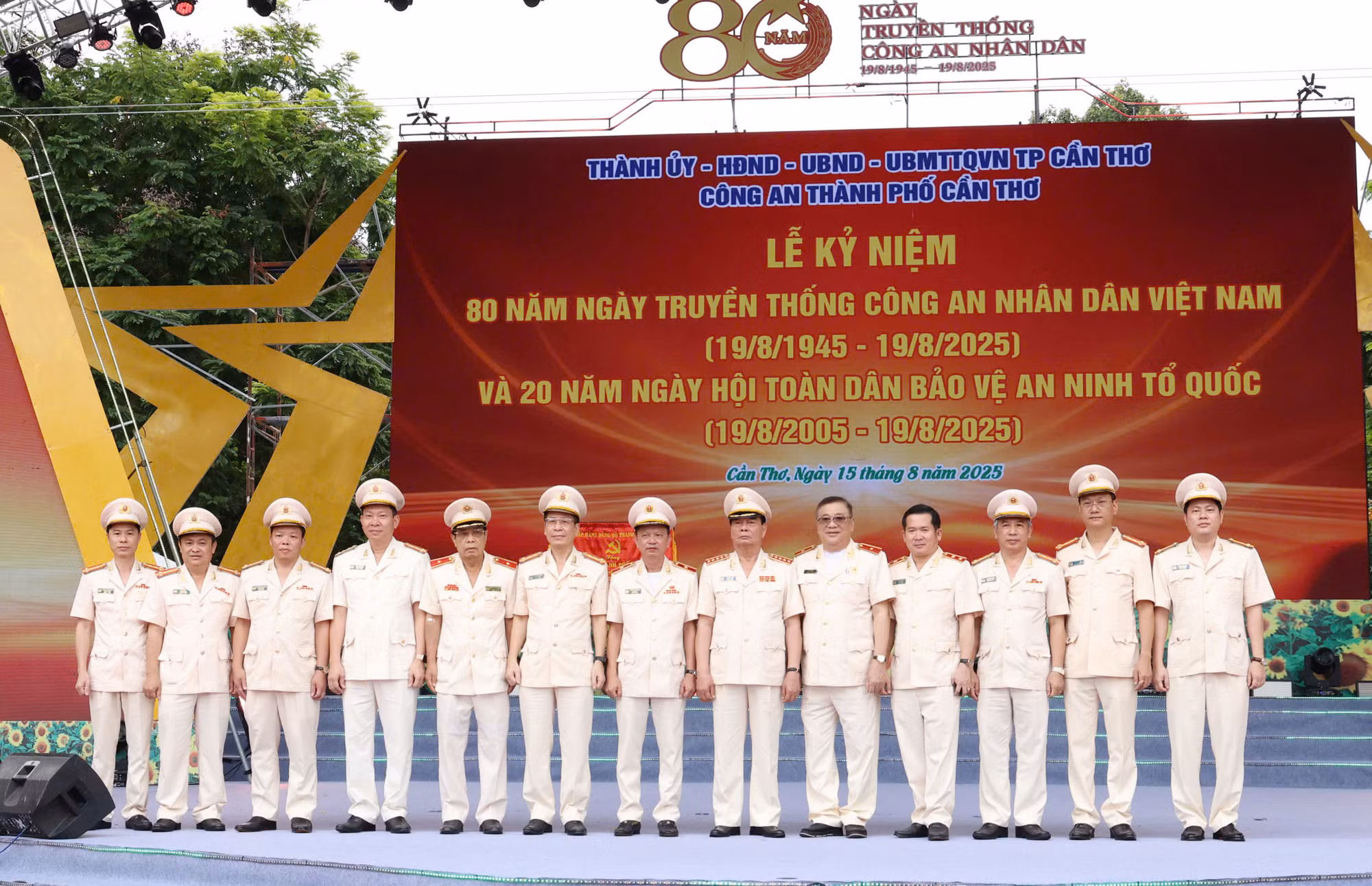 Công an TP Cần Thơ giữ vững an ninh, an toàn thành phố trung tâm vùng châu thổ Cửu Long -1