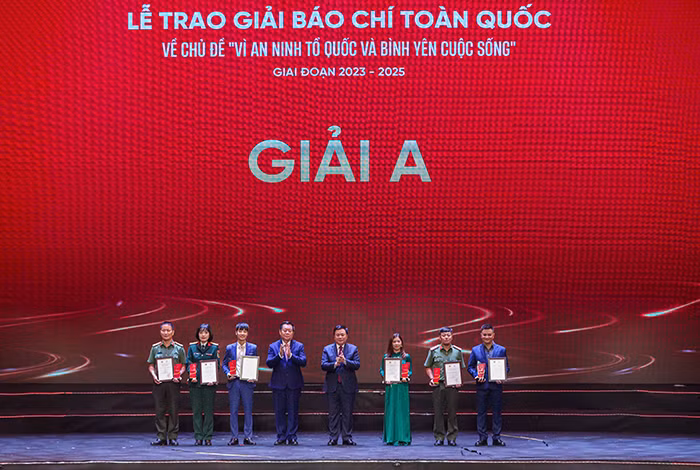 Phát biểu của đồng chí Nguyễn Trọng Nghĩa tại Lễ trao giải báo chí toàn quốc “Vì an ninh Tổ quốc và bình yên cuộc sống” giai đoạn 2023 - 2025 -0