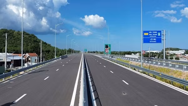 Hai phương án phân chia phạm vi đầu tư mở rộng cao tốc Bắc – Nam