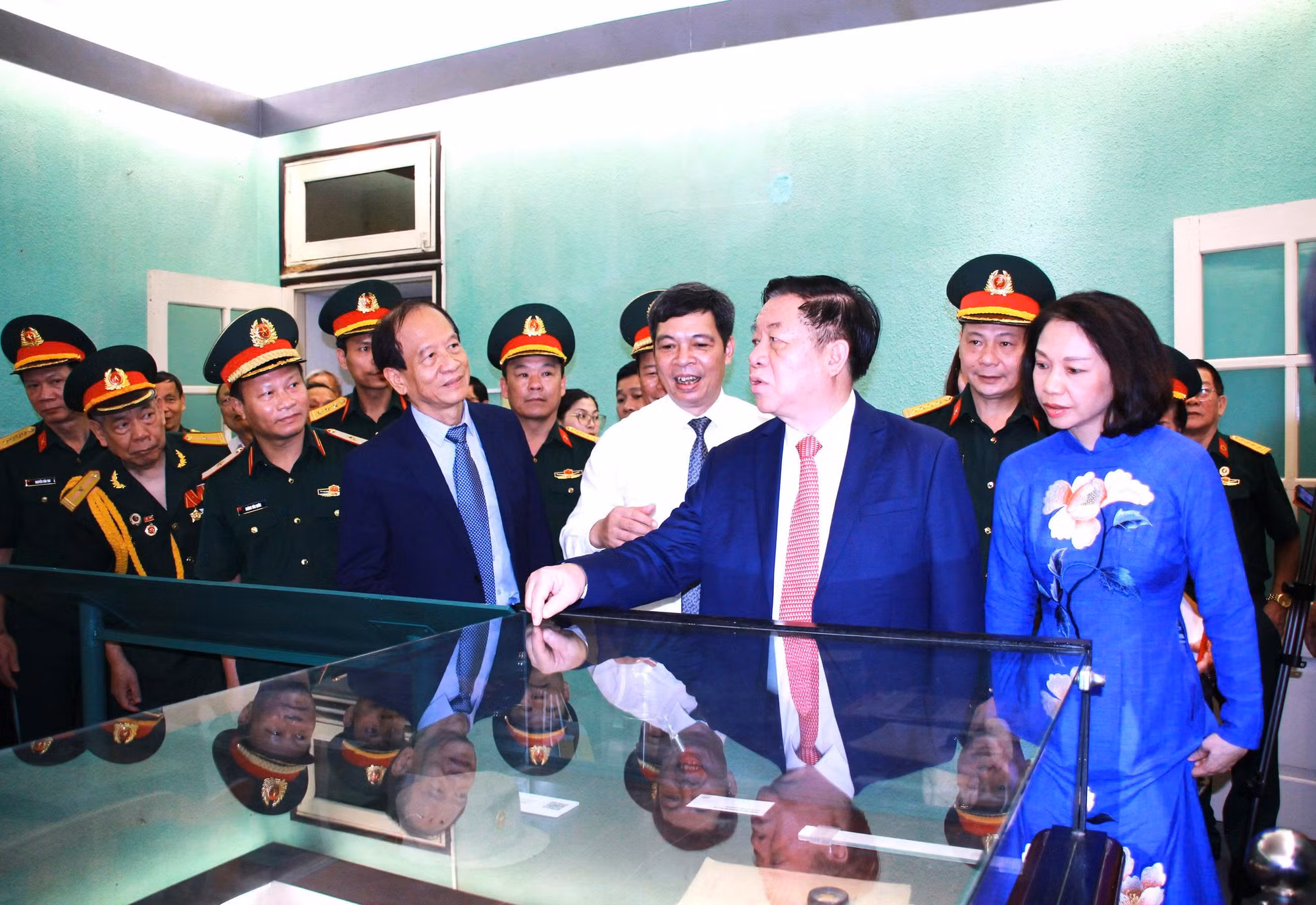 Khai mạc 3 trưng bày về di tích Nhà và Hầm D67, Hầm cơ yếu và Cột cờ Hà Nội -0