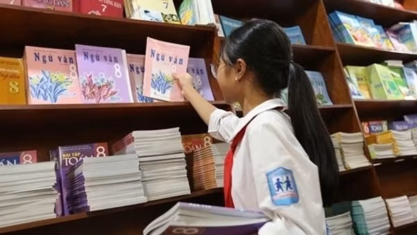 Bổ sung kịp thời sách giáo khoa cho địa phương bị thiệt hại do mưa bão