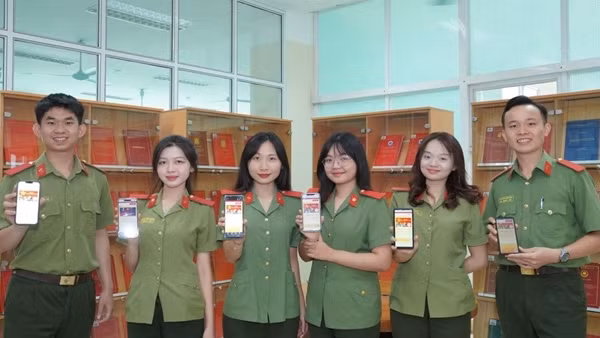 Gần 4.000 tài khoản đăng ký trong ngày ra mắt chương trình "Bình dân học vụ số CAND"
