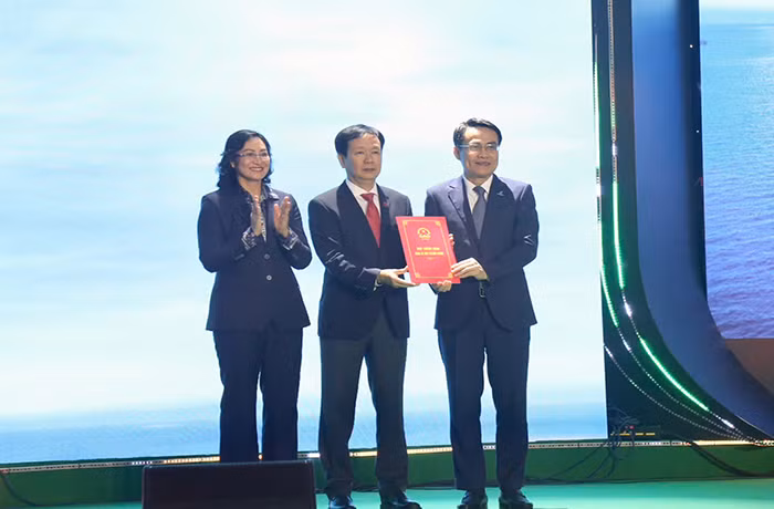 Vietsovpetro đón dòng dầu đầu tiên từ mỏ Kình Ngư Trắng - Kình Ngư Trắng Nam -0