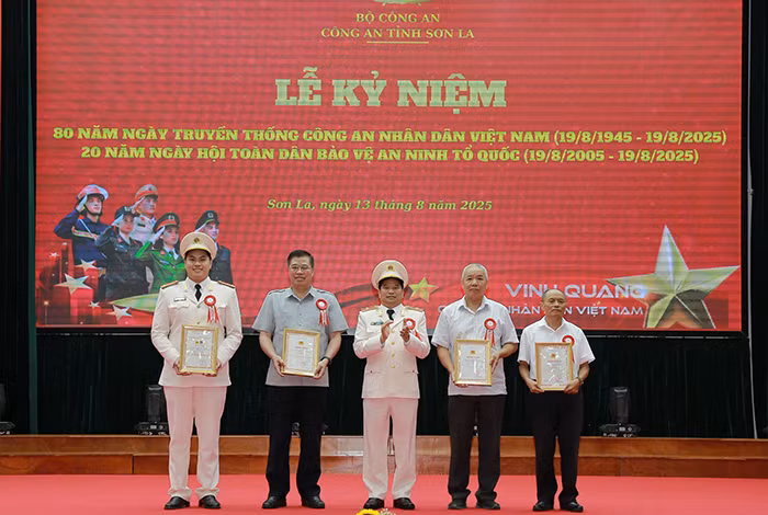 Phát huy truyền thống 80 năm xây dựng, chiến đấu và trưởng thành, đảm bảo vững chắc ANTT, phục vụ sự nghiệp phát triển kinh tế, xã hội của địa phương -1