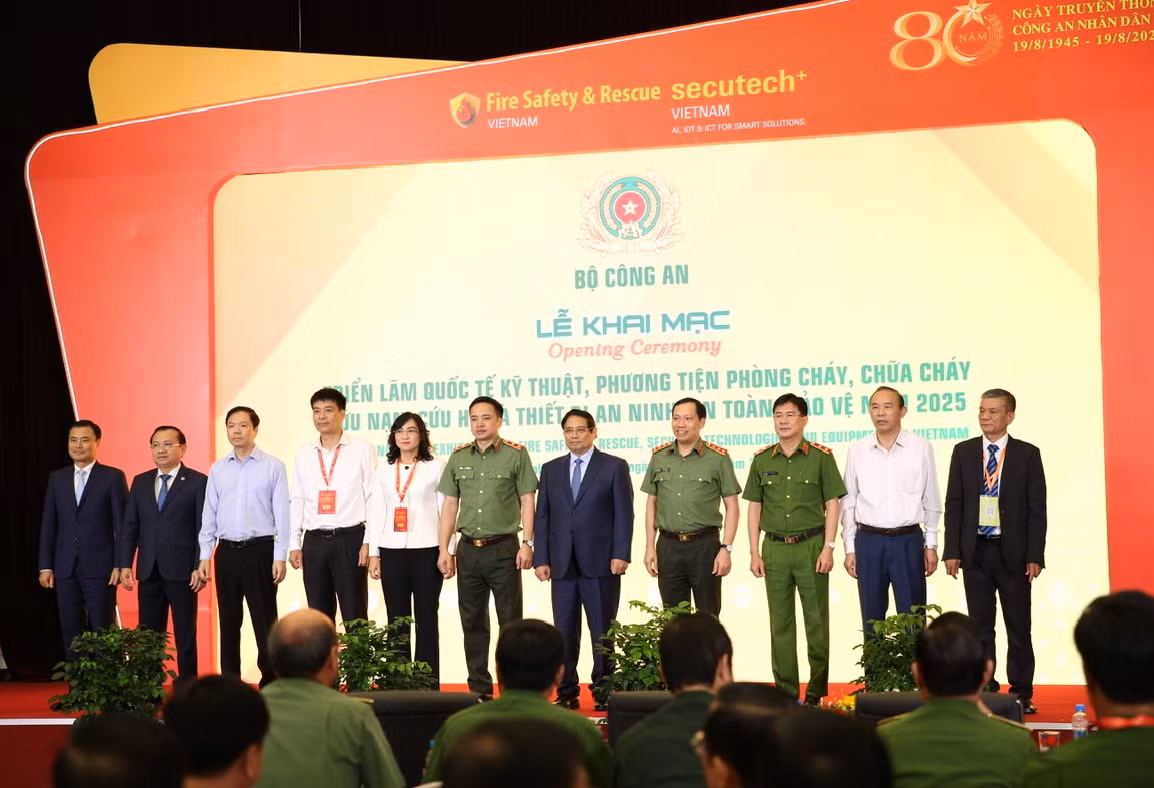 Thủ tướng Chính phủ ghi nhận, đánh giá cao những chiến công, sự hy sinh của lực lượng Cảnh sát PCCC&CNCH -0