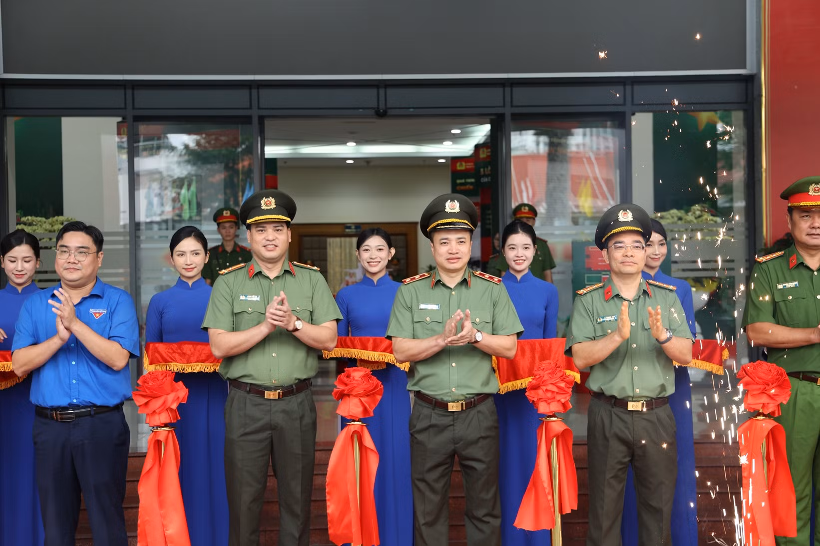 Công an TP Hồ Chí Minh - Tiếp bước truyền thống anh hùng -1