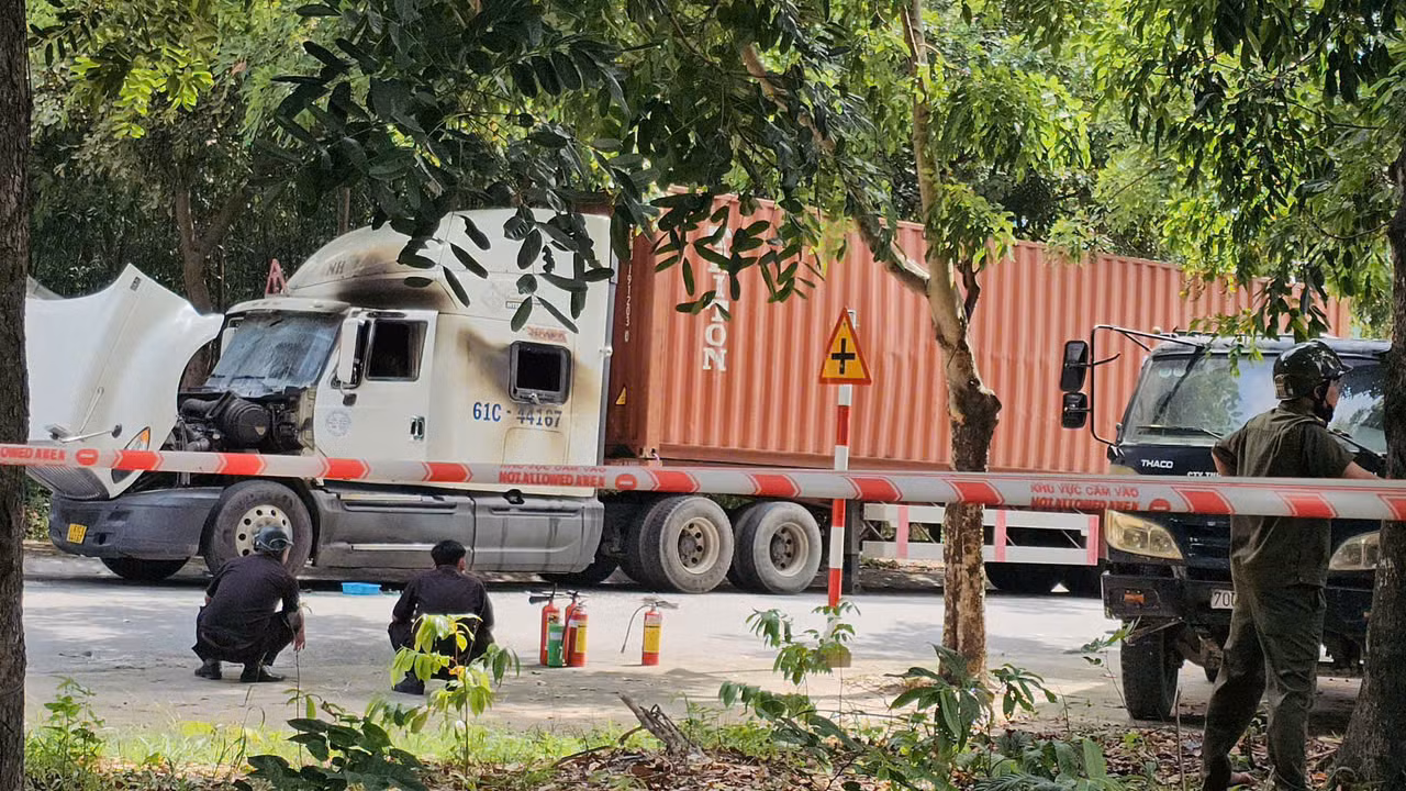 Cháy cabin xe container, một người tử vong, 2 người khác bị thương nghi do mâu thuẫn tình cảm -1