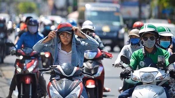 Nắng nóng duy trì ở miền Bắc, Nam Bộ có mưa dông
