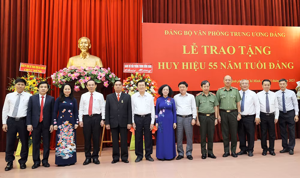 vnapotaltraohuyhieu55namtuoidangchodongchilehonganh6978610-1694609491634619722099.jpg -2