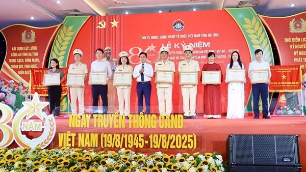 Hà Tĩnh kỷ niệm trọng thể 80 năm truyền thống lực lượng CAND