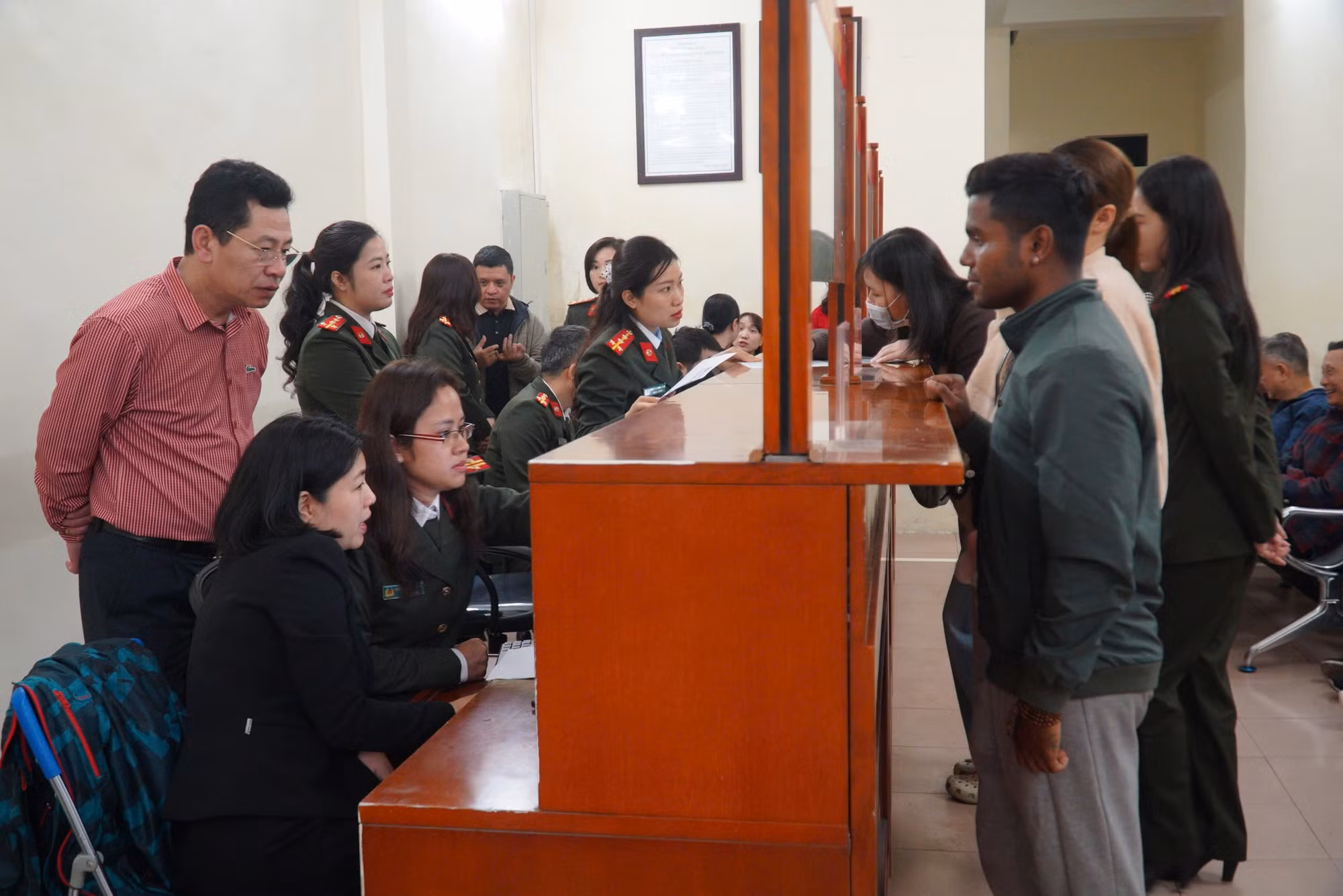 Ghi nhận trong ngày đầu tiên, Công an thực hiện nhiệm vụ cấp phiếu lý lịch tư pháp -0