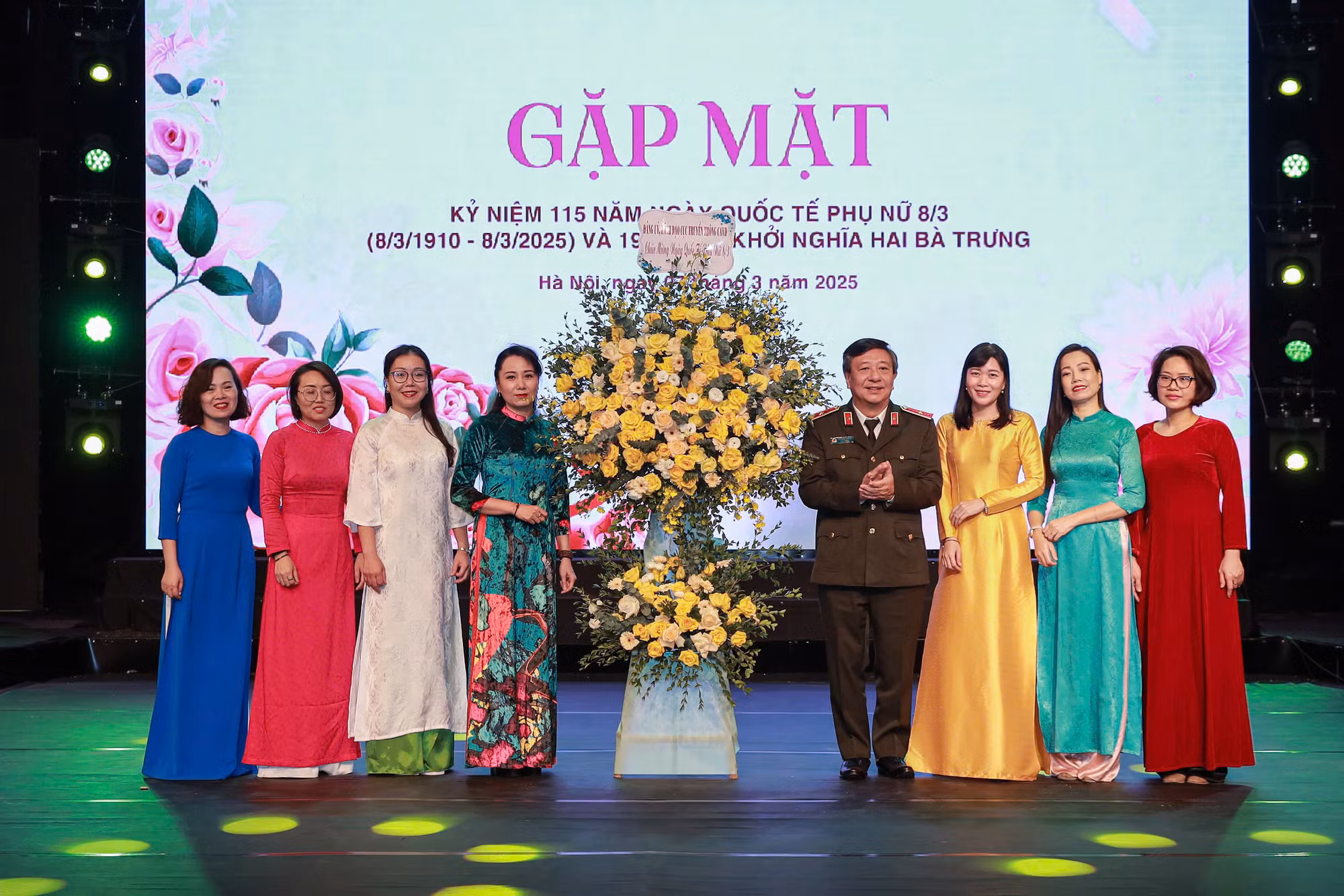 Cục Truyền thông CAND gặp mặt kỷ niệm Ngày Quốc tế Phụ nữ 8/3 -0