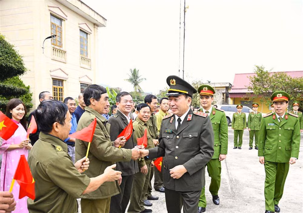 Bài 4: Không để ngắt quãng công việc, nâng cao chất lượng phục vụ người dân -0