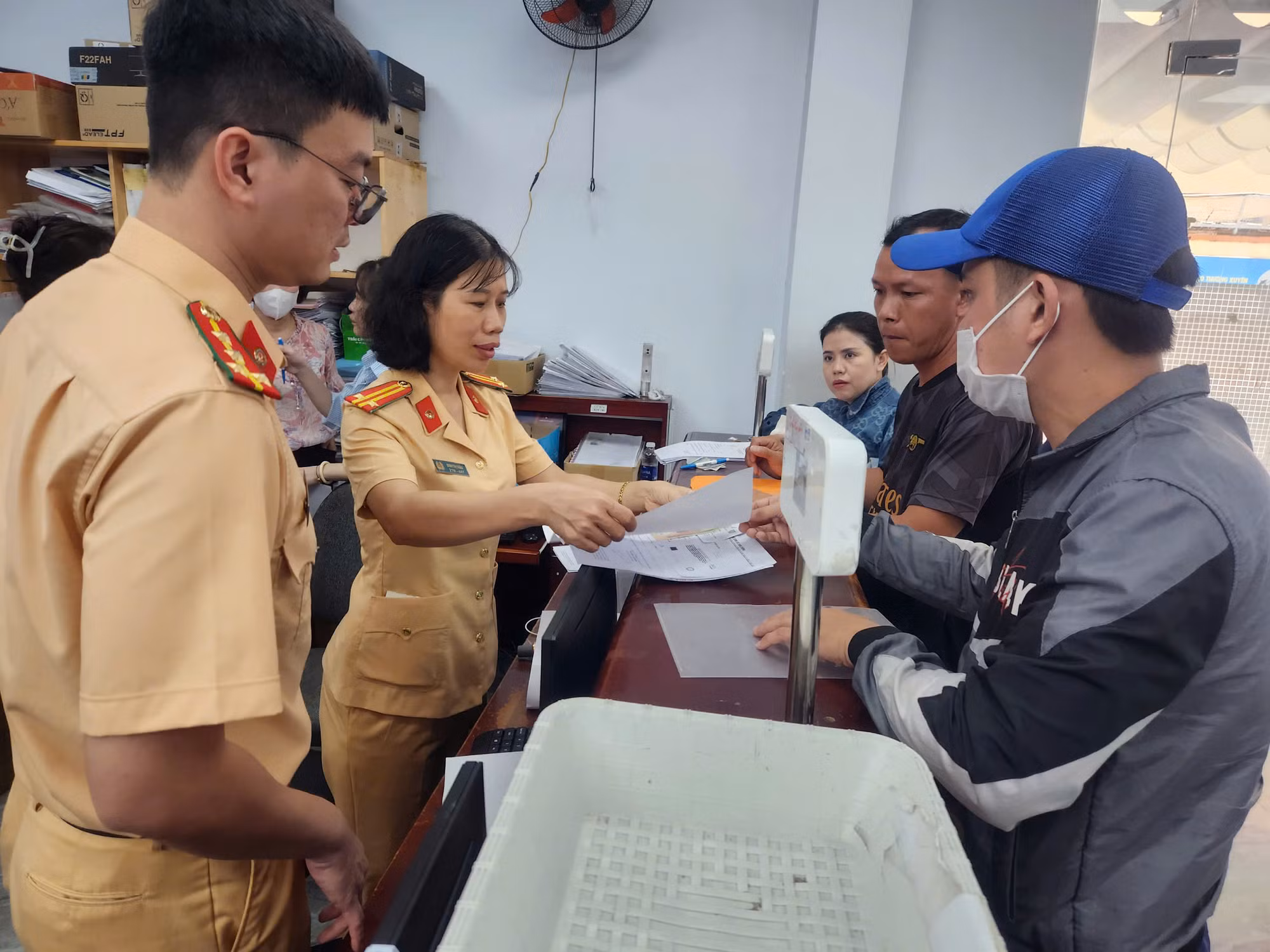 Người dân hài lòng với ngày đầu Công an TP Hồ Chí Minh cấp đổi GPLX -2