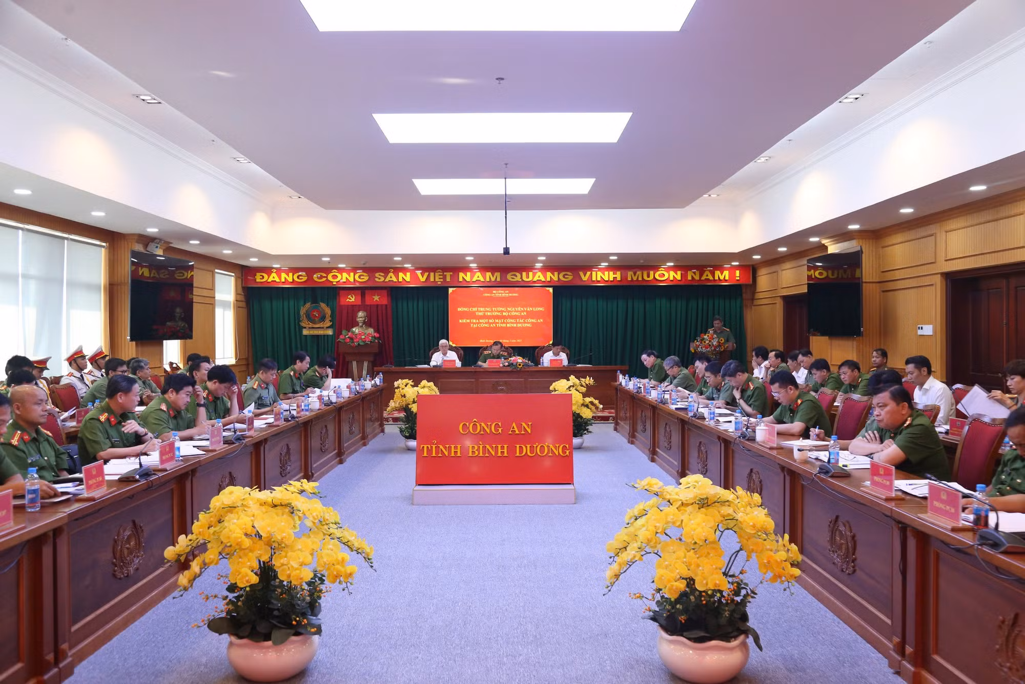 Thứ trưởng Nguyễn Văn Long kiểm tra công tác Công an tại Bình Dương và Bình Phước -0