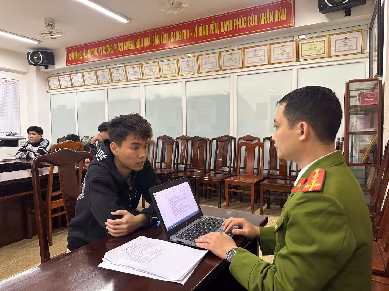 Bắt 6 đối tượng chặn đường học sinh cưỡng đoạt tài sản -0