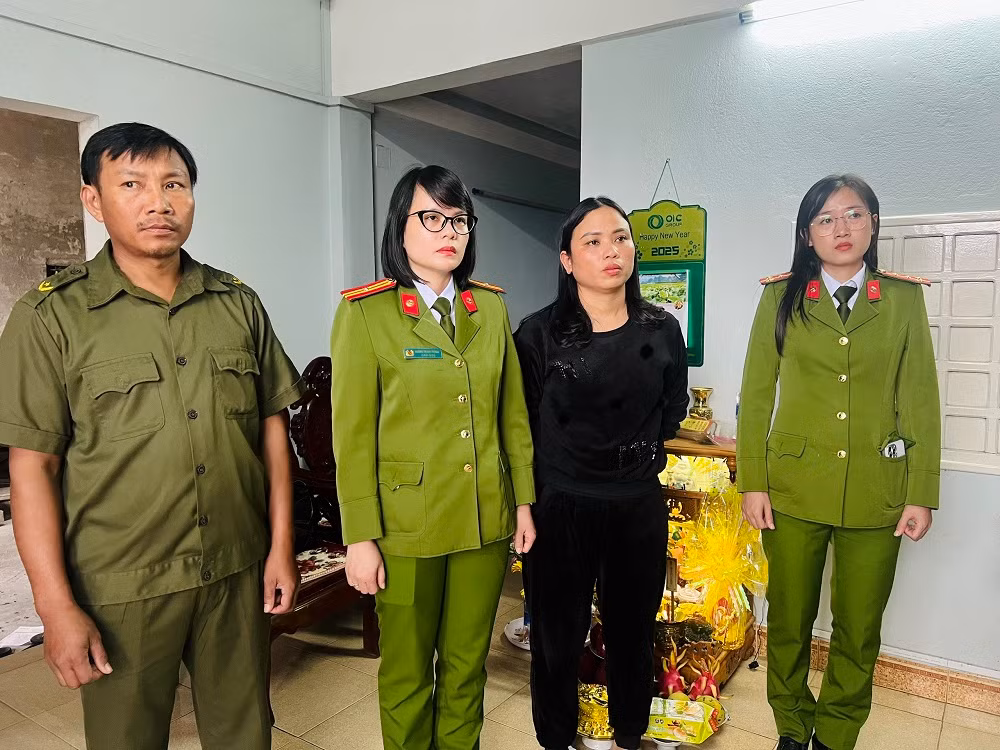 Nữ giám đốc lừa đảo nhà phân phối -0