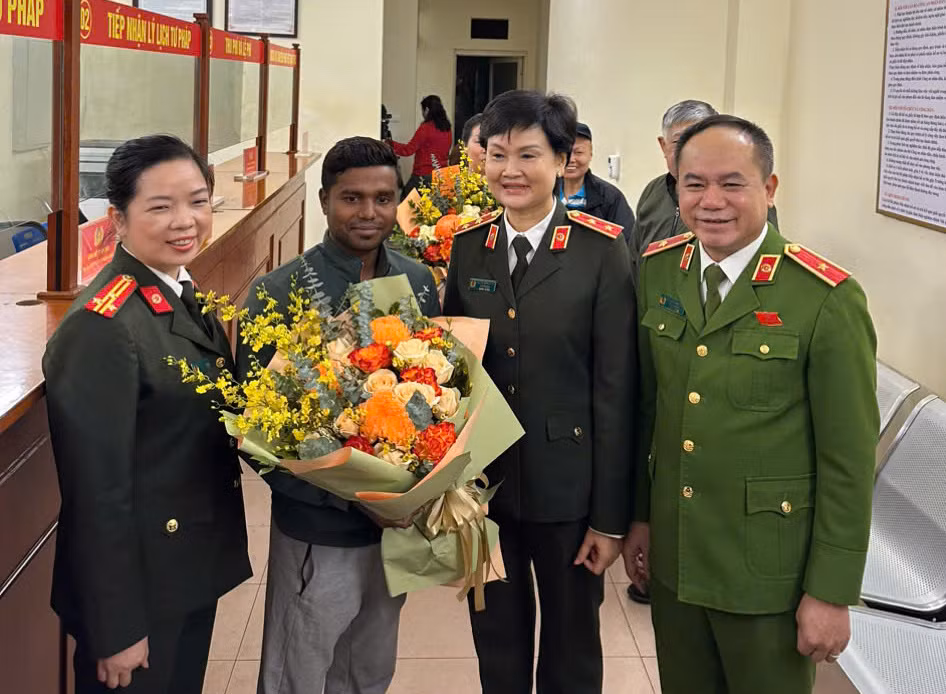 Ghi nhận trong ngày đầu tiên, Công an thực hiện nhiệm vụ cấp phiếu lý lịch tư pháp -0