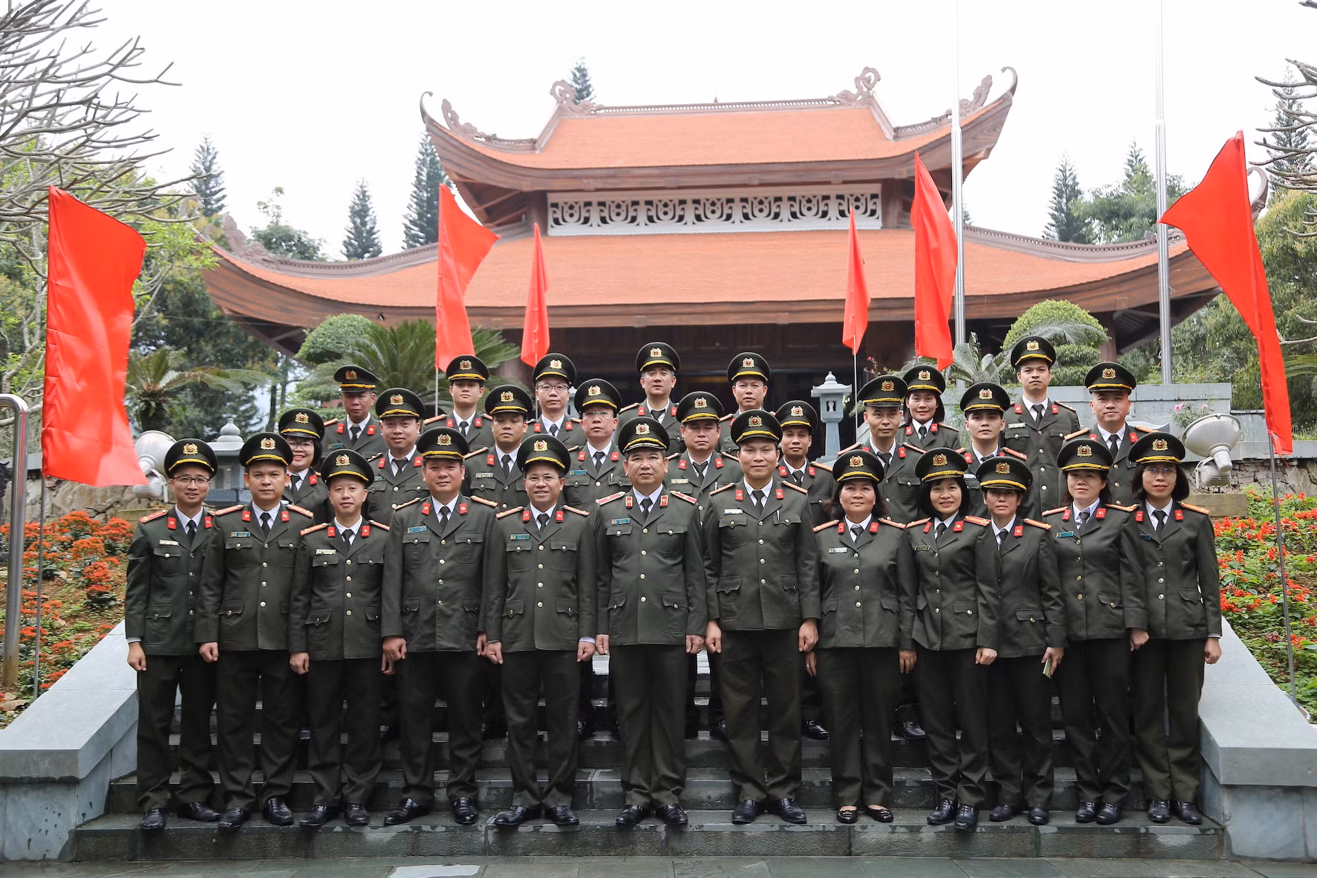 Cán bộ, chiến sĩ Cục Công nghệ thông tin báo công dâng Bác -0
