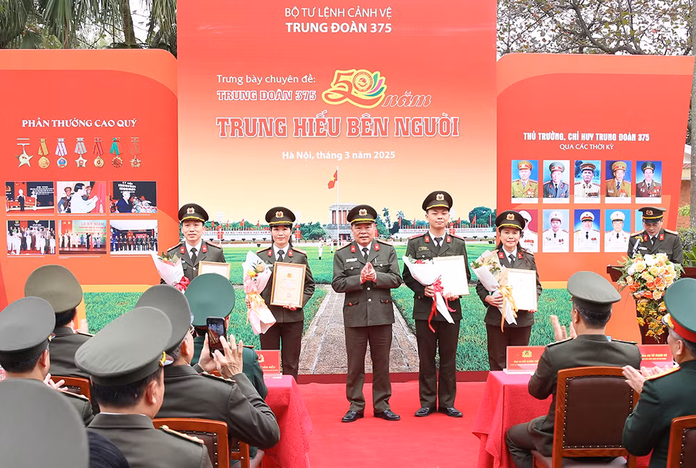 Trung đoàn 375 - Nửa thế kỷ trung hiếu bên Người -0
