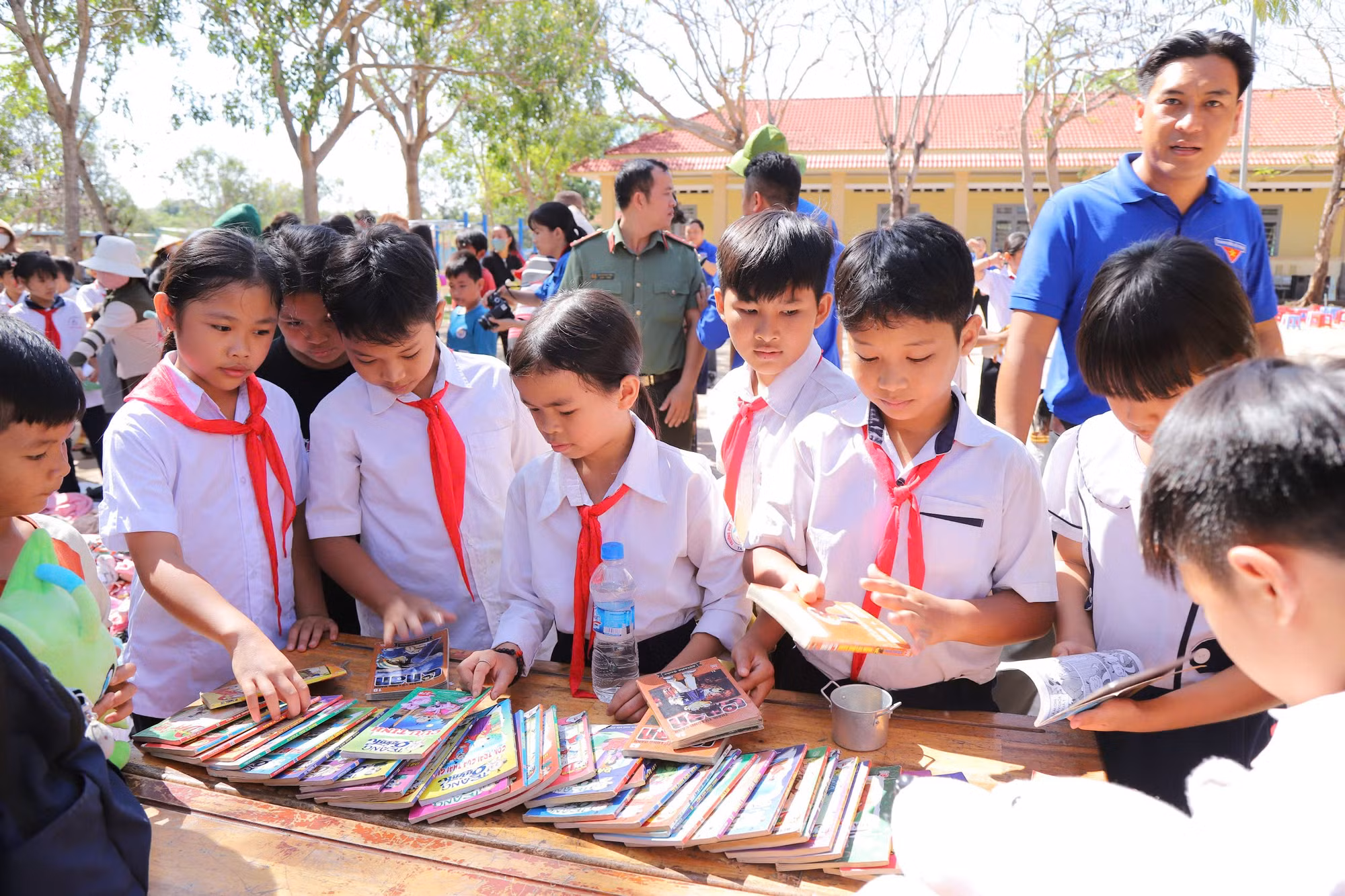 Đoàn thanh niên Công an Bình Dương với chương trình Tháng ba biên giới -0
