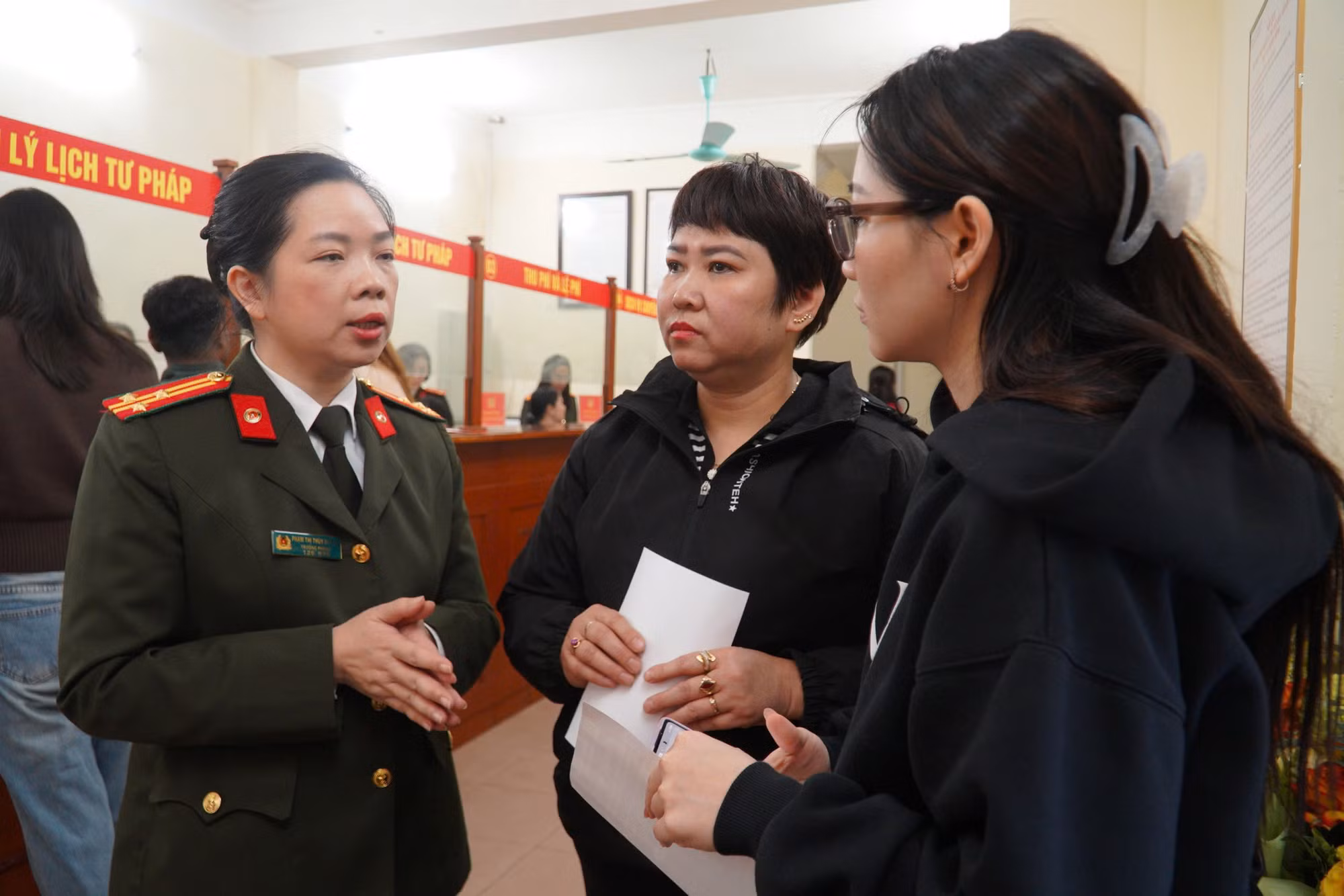 Ghi nhận trong ngày đầu tiên, Công an thực hiện nhiệm vụ cấp phiếu lý lịch tư pháp -1